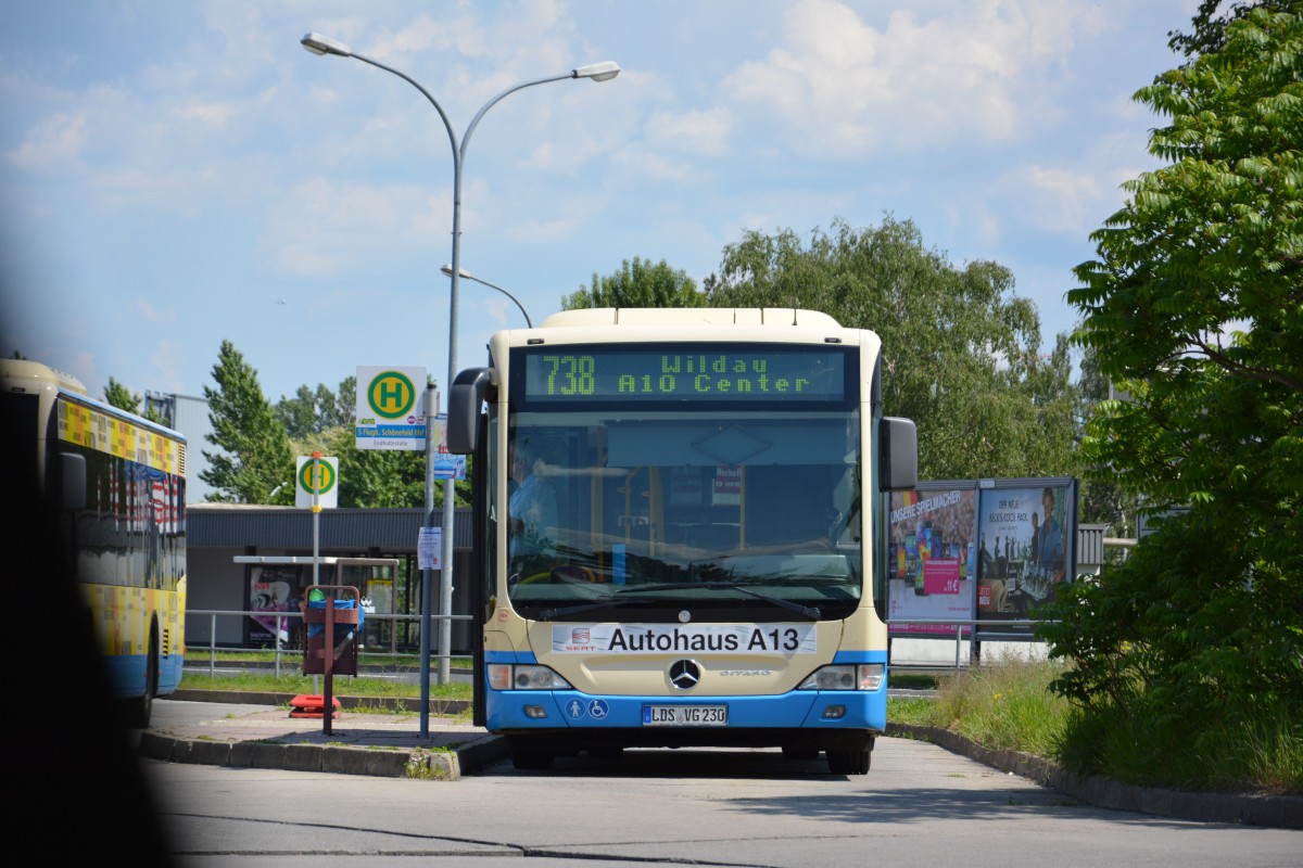 LDS-VG 230 wartet auf seine Abfahrt am Flughafen Schönefeld. Aufgenommen am 20.05.2014.
