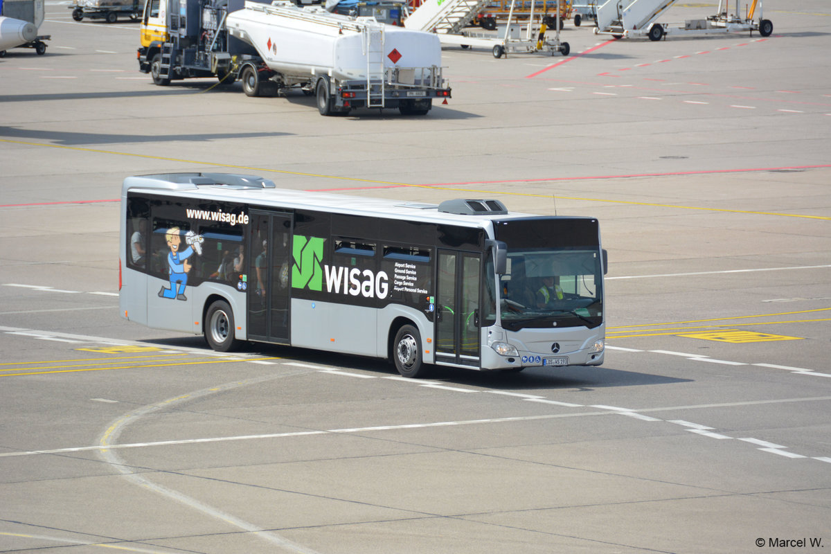 LDS-WS 193 fährt am 15.07.2017 über den Flughafen Berlin Tegel. Aufgenommen wurde ein Mercedes Benz Citaro der zweiten Generation.