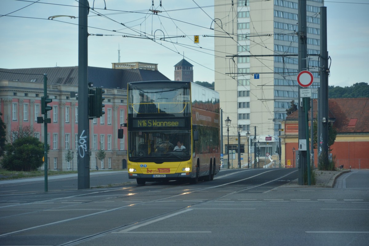 Linie N16 der BVG auf dem Abschnitt in Potsdam. Aufgenommen am 13.07.2014.