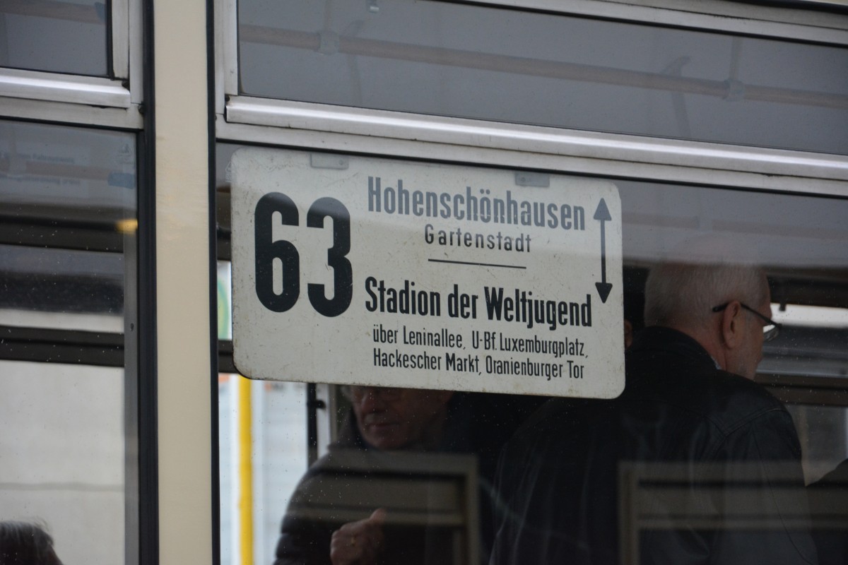 Linienschild der ehemaligen Linie 63. Aufgenommen am 11.11.2014 Sonderfahrt Berlin.