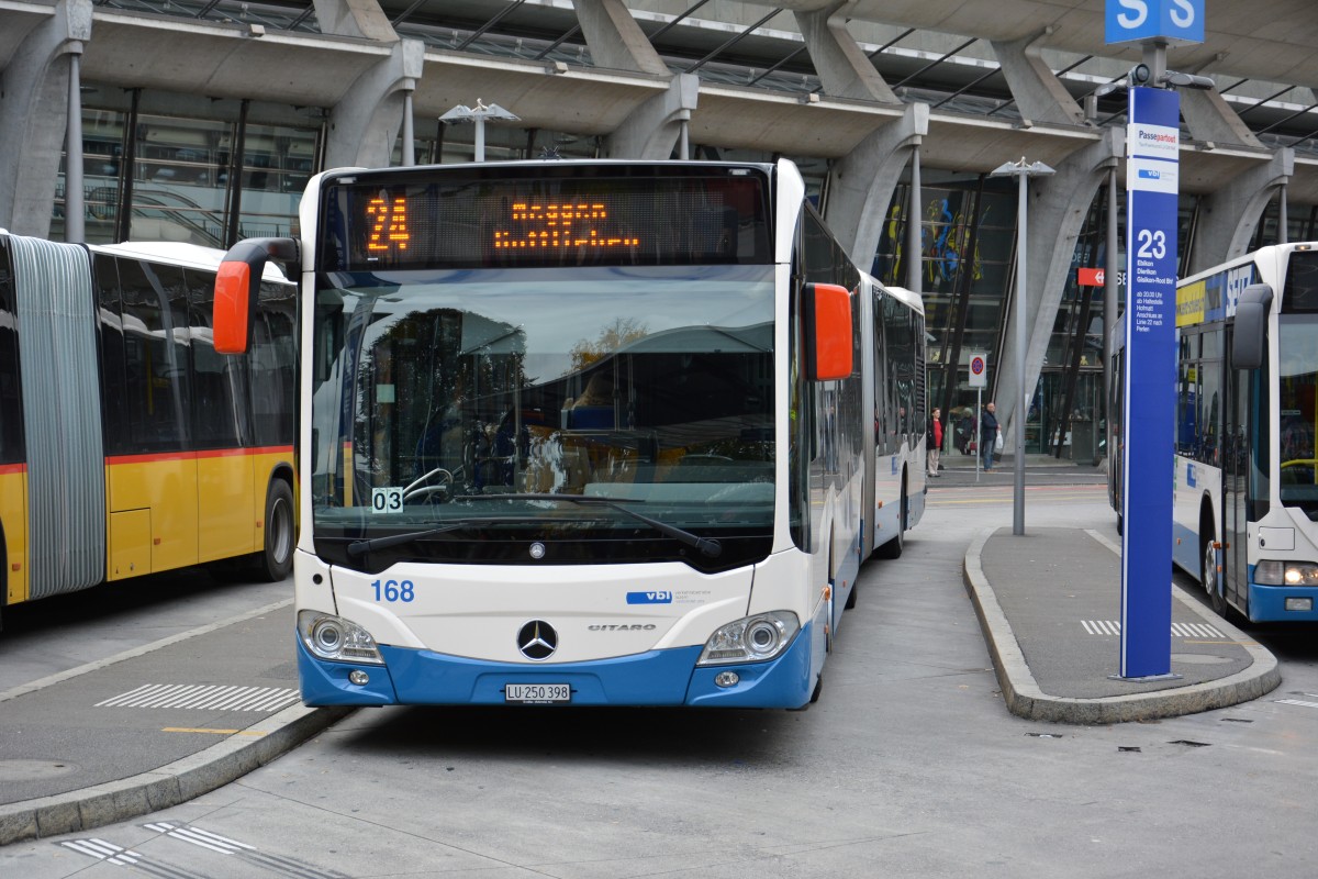 LU-250398 fährt am 08.10.2015 auf der Linie 24. Aufgenommen wurde ein Mercedes Benz Citaro der 2. Generation / Luzern Bahnhof.
