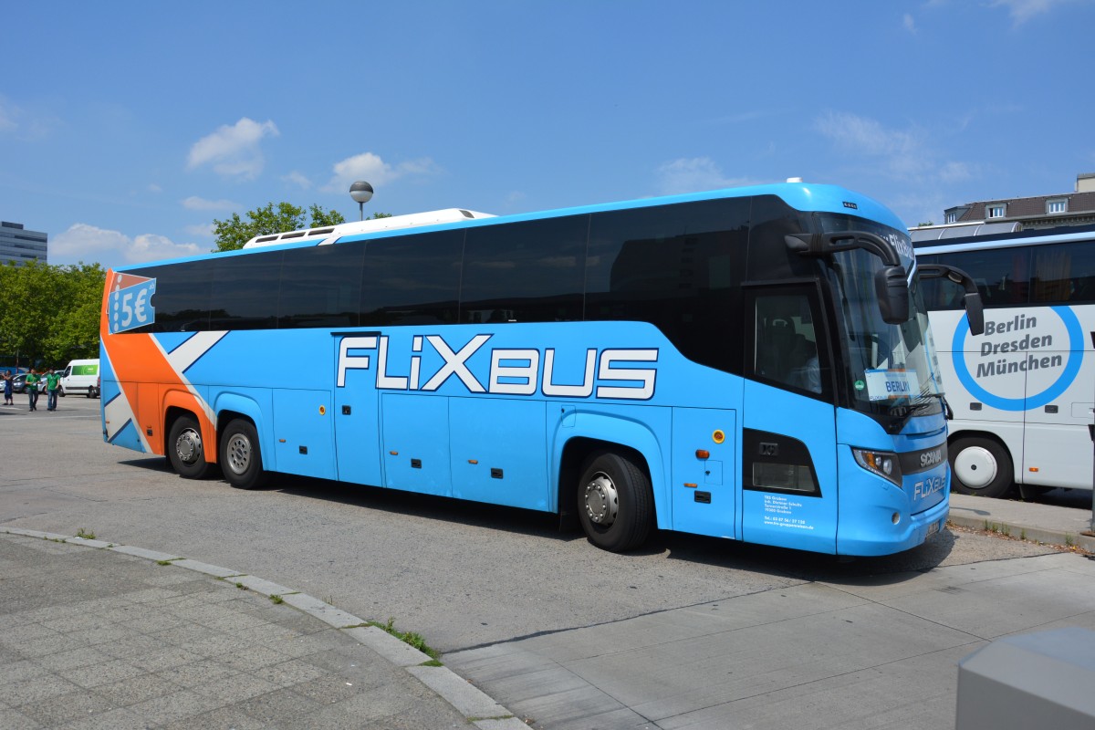 LWL-DS 127 (Scania Touring) wurde am 18.07.2014 auf dem ZOB in Berlin aufgenommen.