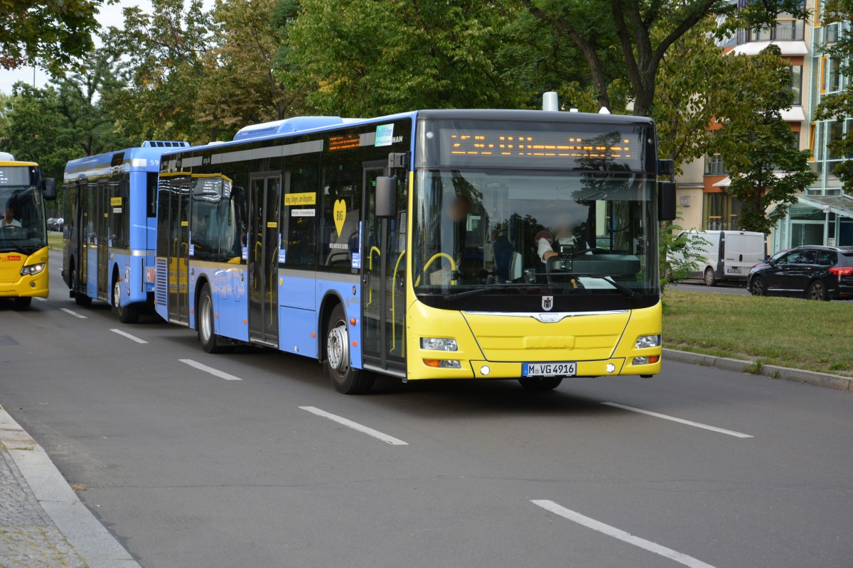 M-VG 4916 ist am 03.09.2015 zum Test auf der BVG Linie 236. Aufgenommen wurde ein MAN Lion's City mit Göppel Anhänger / Berlin Spandau Am Omnibushof. 