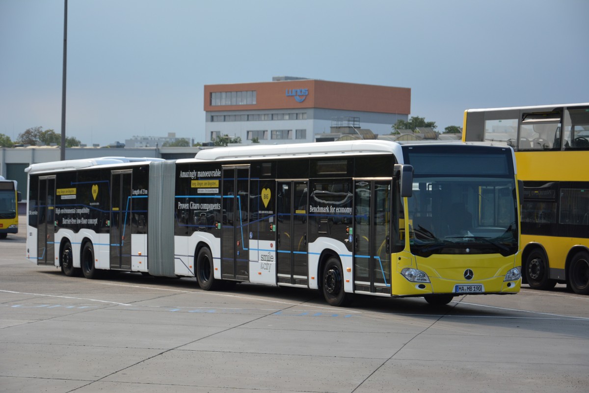 MA-MB 190 steht am 01.09.2015 auf dem Omnibusbetriebshof Berlin Spandau. Aufgenommen wurde ein Mercedes Benz O530 CapaCity L.