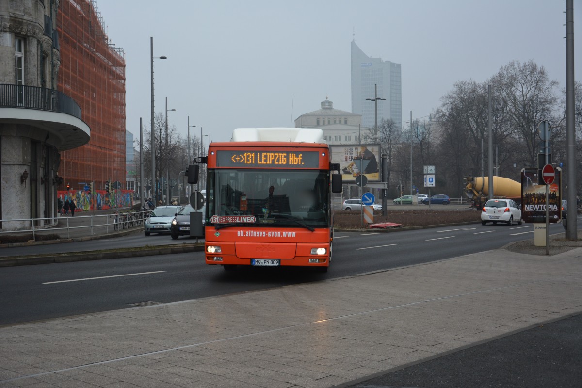 MQ-PN 809 fährt am 18.02.2015 auf der Linie 131 nach Leipzig Hauptbahnhof. Aufgenommen am Hauptbahnhof Leipzig / MAN CNG Überlandbus. 