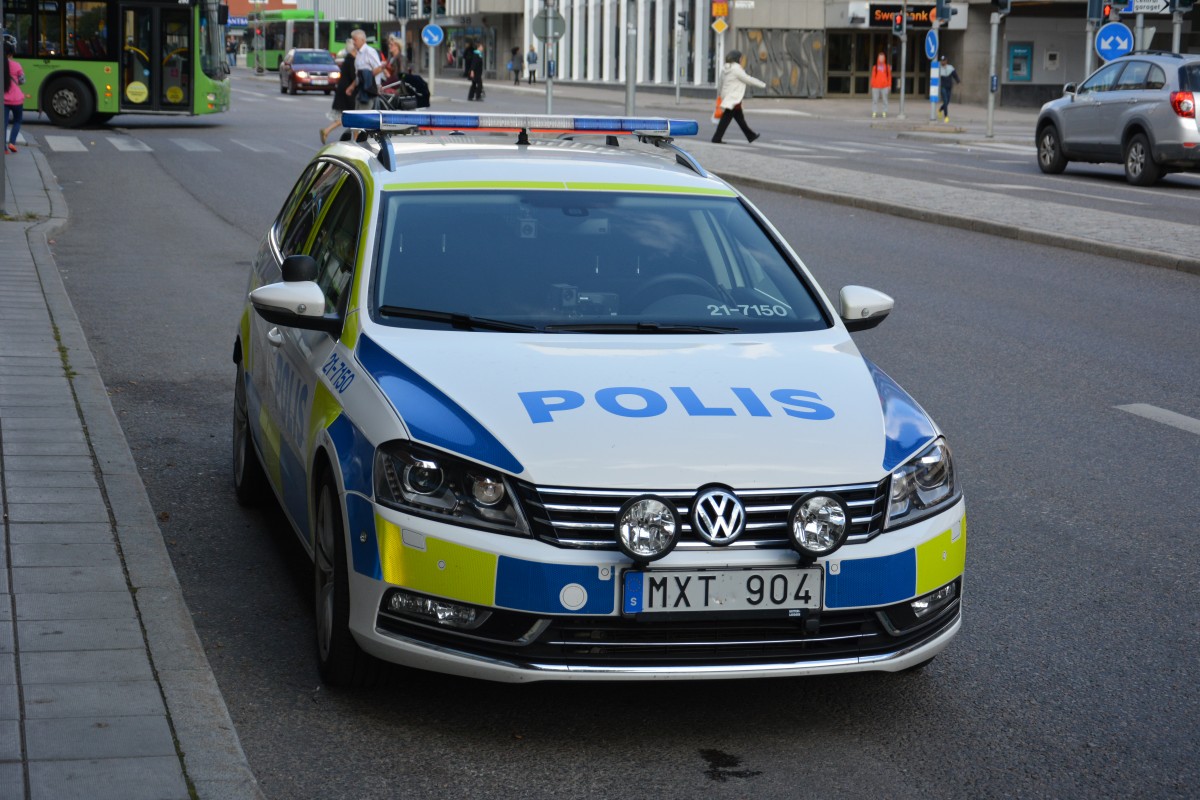 MXT 904 ist ein Passat Polizeiwagen in Uppsala. Aufgenommen am 10.09.2014.