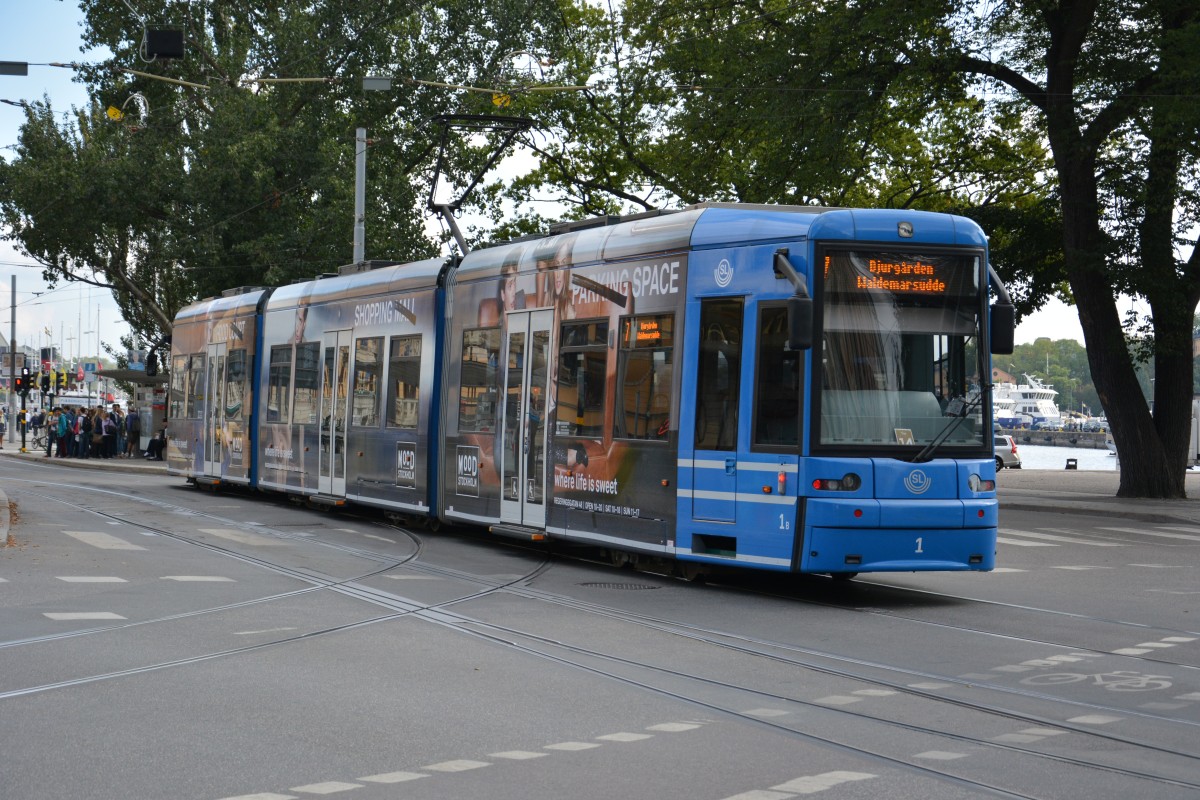 Niederflurstraßenbahn (1) nach Djurgården am 16.09.2014.v