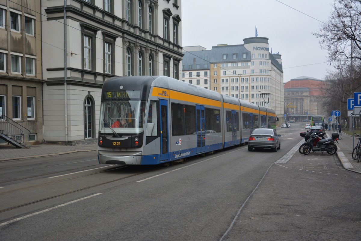 Niederflurstraßenbahn  1221  auf der Linie 15 nach Miltitz. Aufgenommen am 18.02.2015, Leipzig Goethestraße.
