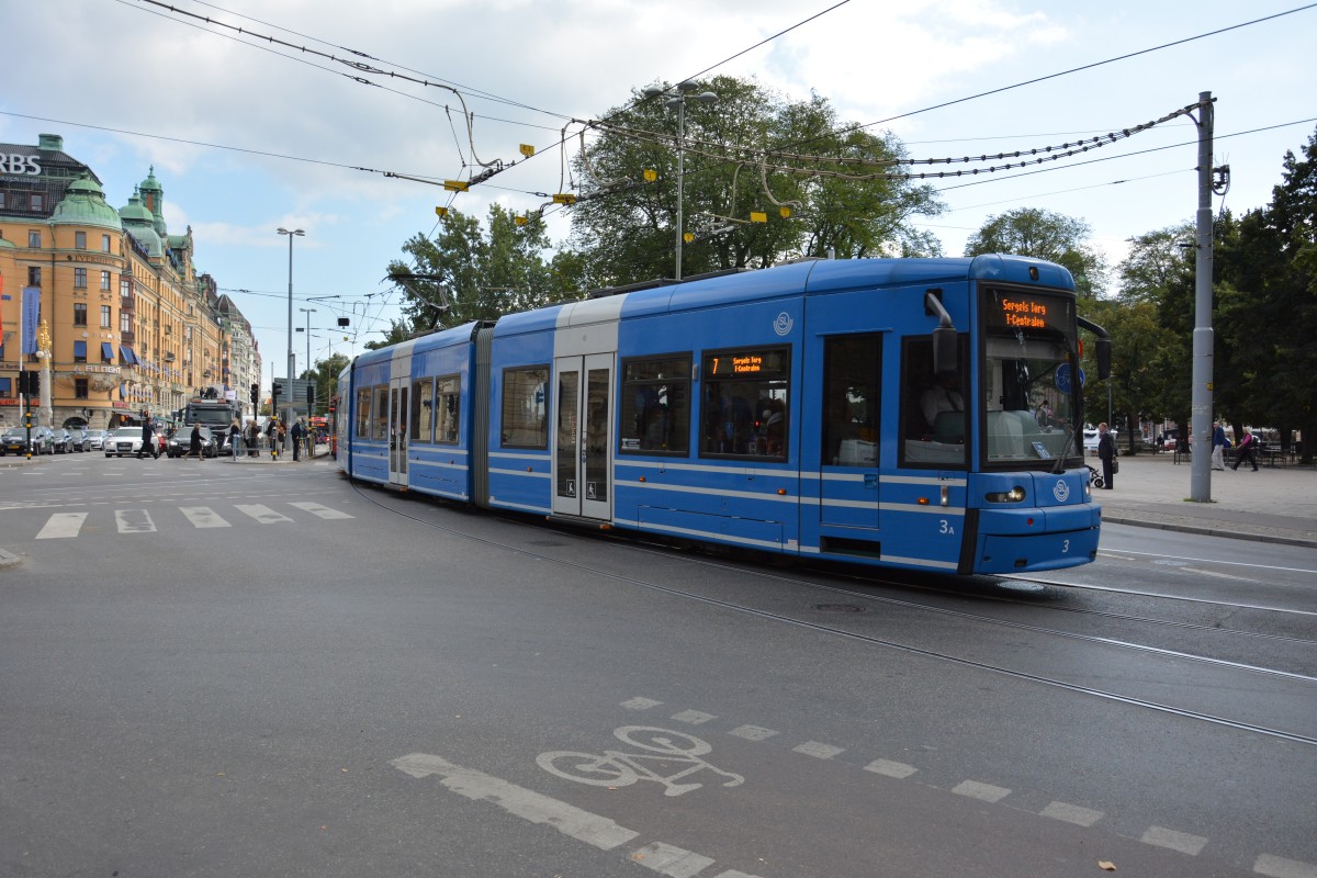 Niederflurstraßenbahn (3) am 16.09.2014 nach Sergels torg.