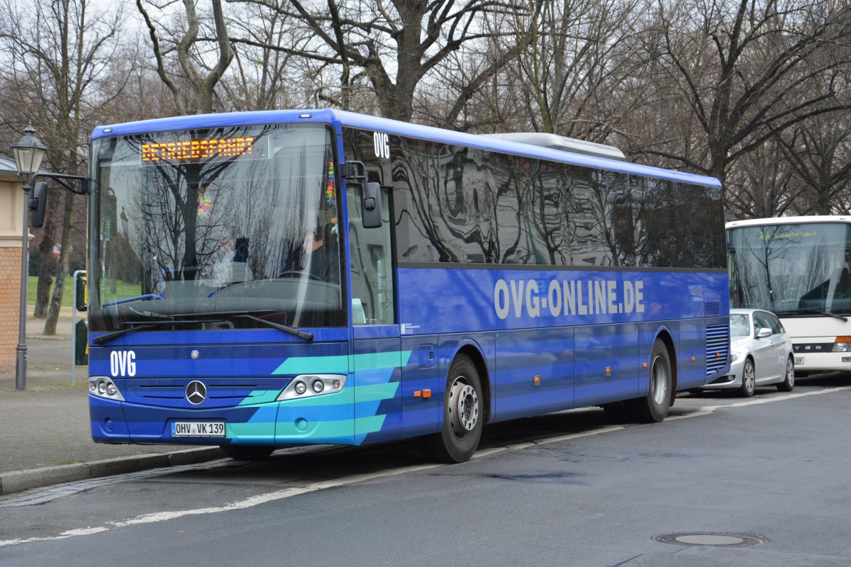 OHV-VK 139 steht am 24.03.2014 (Mercedes Benz O 560 Intouro) am Bassinplatz in Potsdam. 