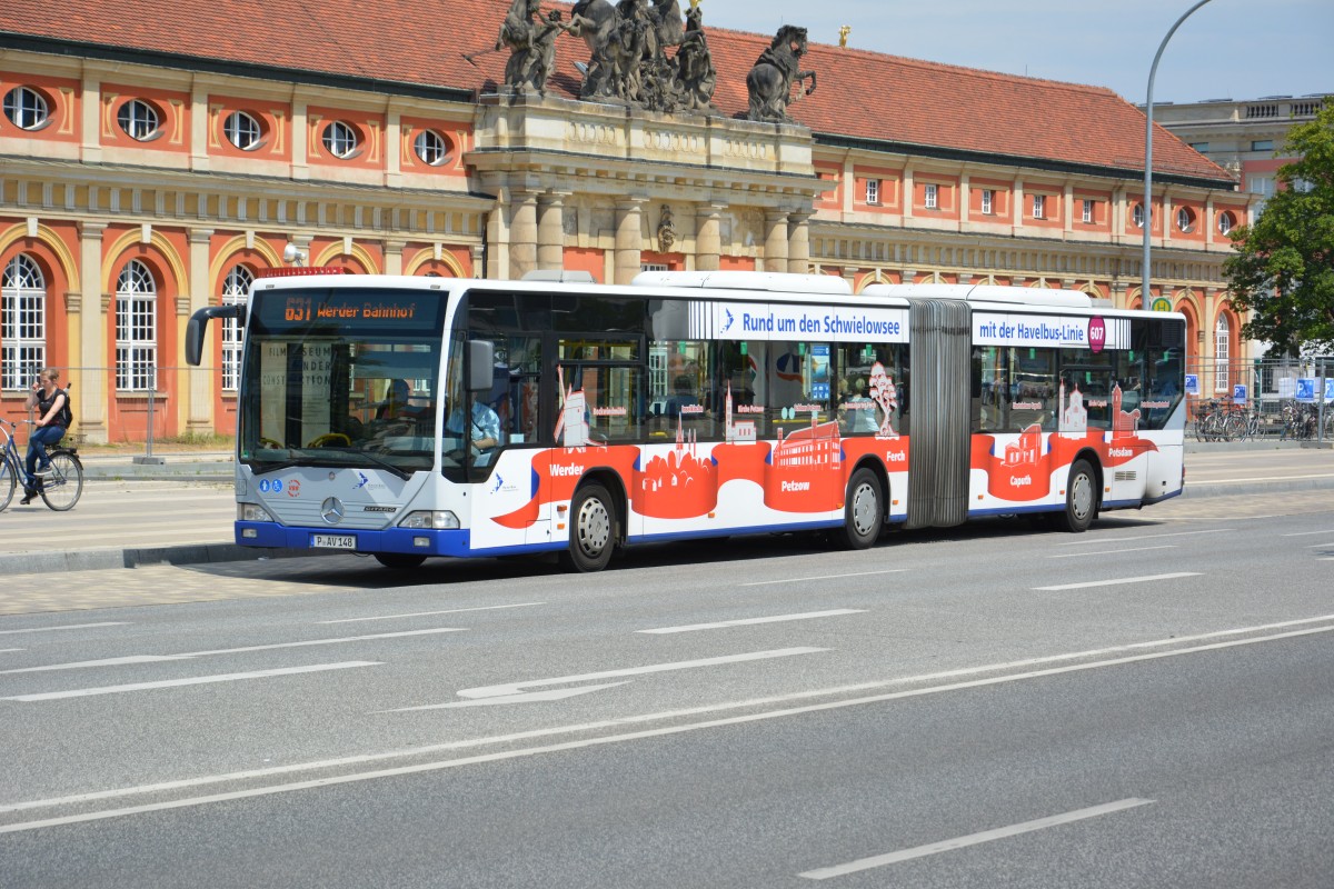 P-AV 148 aus Potsdam fährt am 05.07.2014 auf der Linie 631 zum Bahnhof Werder.