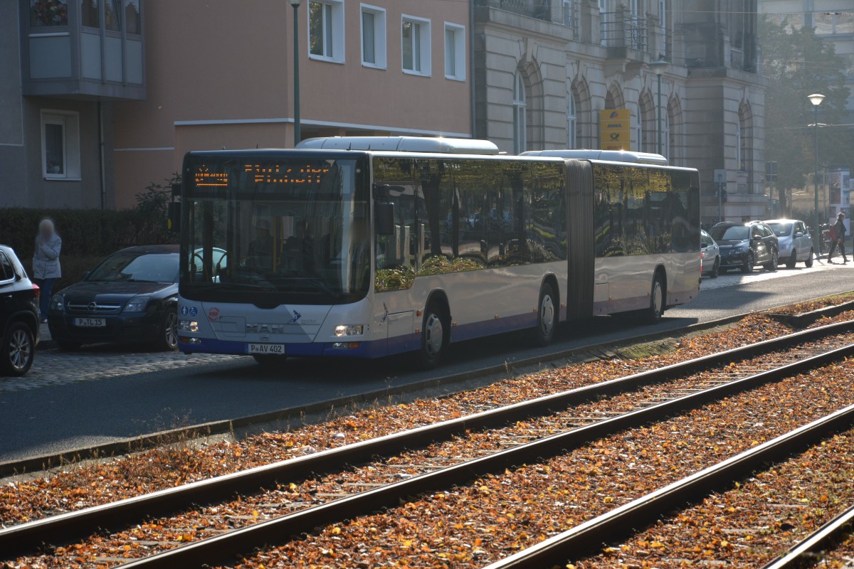 P-AV 402 (MAN Lion's City vom Betriebshof Falkensee) unterwegs am 27.10.2014 für die VIP (SEV). Aufgenommen am 27.10.2014, Potsdam Platz der Einheit.