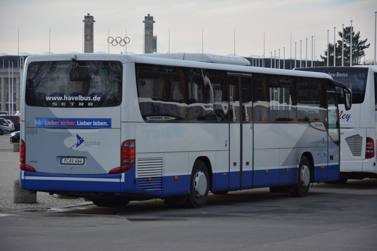 P-AV 464 (Setra S 415 UL) steht am 17.01.2015 in Berlin, Olympischer Platz.
