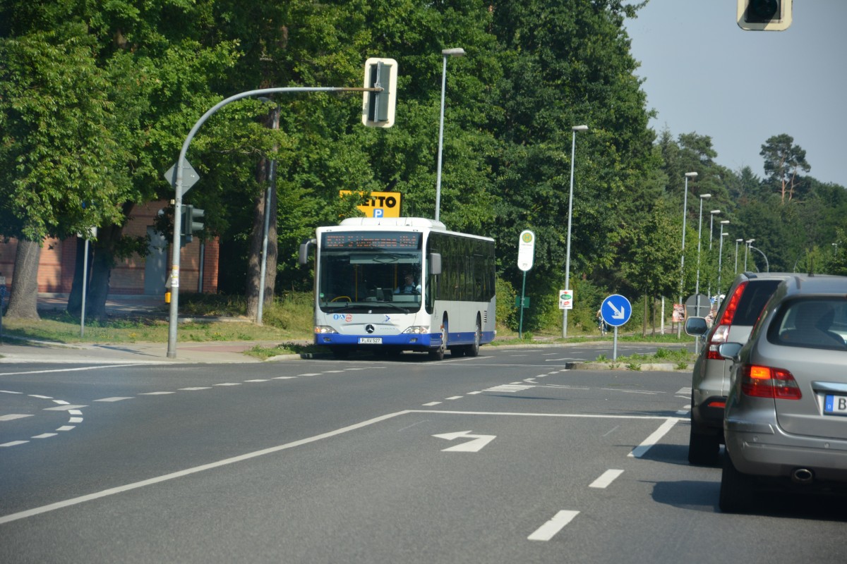 P-AV 527 aus Stahnsdorf steht am 05.07.2014 an der Kreuzung Kleinmachnow Stolper Weg Ecke Heidefeld.