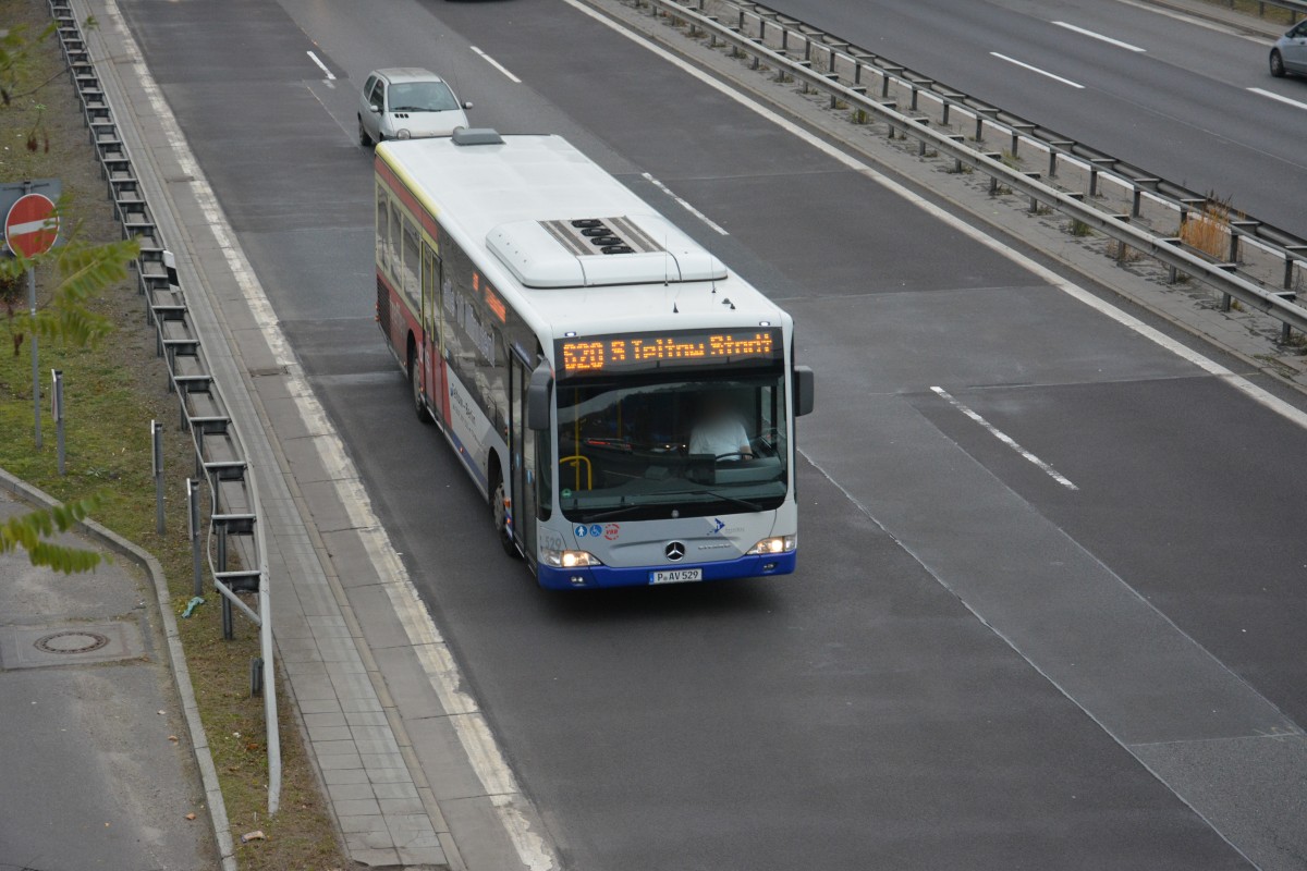 P-AV 529 unterwegs am 15.11.2014 auf der Linie 620 nach Teltow Stadt. Aufgenommen zwischen Berlin und Kleinmachnow.