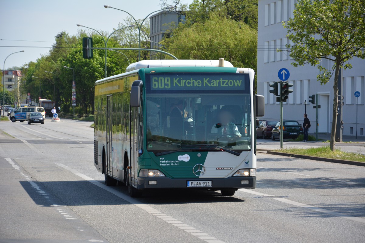 P-AV 911 auf der Linie 609 nach Kirche Kartzow. Aufgenommen am 30.04.2014 Potsdam Hauptbahnhof.