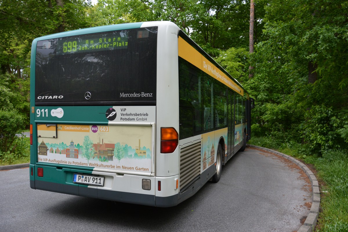 P-AV 911 auf der Linie 699 am Bahnhof Rehbrücke. Aufgenommen am 12.05.2014.
