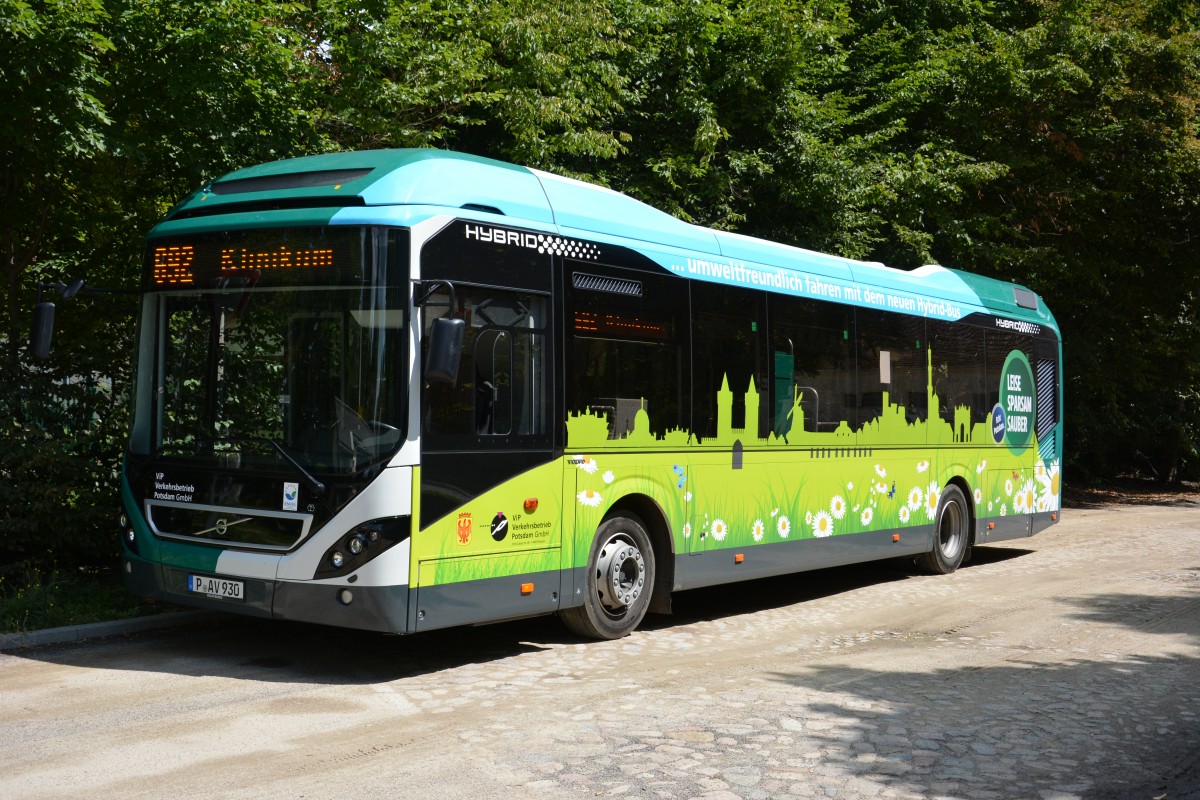 P-AV 930 steht am 25.07.2015 an der Endhaltestelle, Postdam Intitut für Agartechnik. Aufgenomen wurde ein Volvo 7900 Hybrid Bus.
