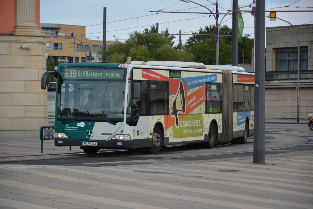 P-AV 947 fährt am 15.08.2014 auf der Linie 639. Aufgenommen am Landtag.