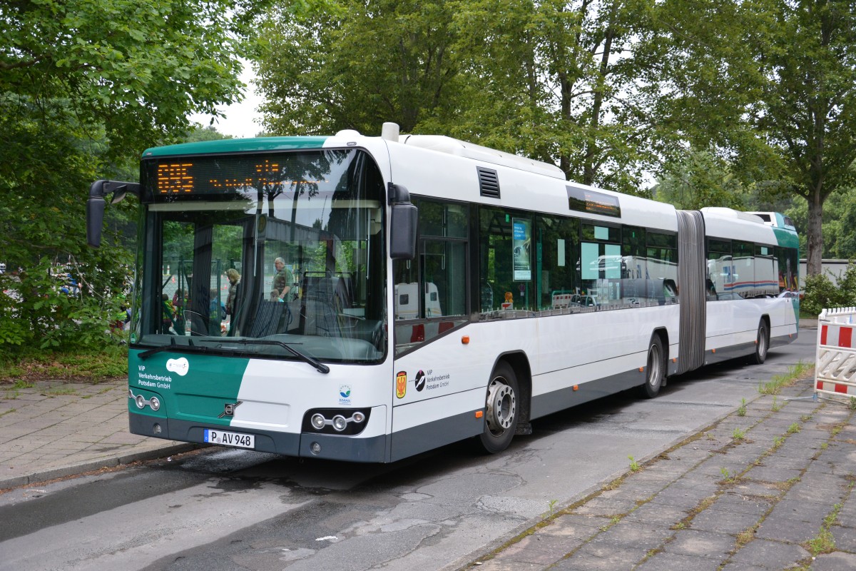 P-AV 948 am 19.05.2014 auf der Linie 695 am Bahnhof Pirscheide.
