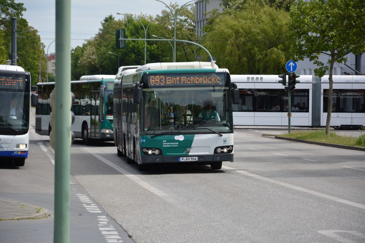 P-AV 964 auf der Linie 693 zum Bahnhof Rehbrücke. Aufgenommen am 17.05.2014 Potsdam Hauptbahnhof.