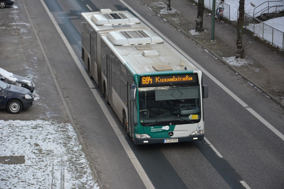 P-AV 978 fährt am 27.12.2014 auf der Linie 694 zur Küsselstraße. Aufgenommen wurde ein Mercedes Benz Citaro, Potsdam Brauhausberg.