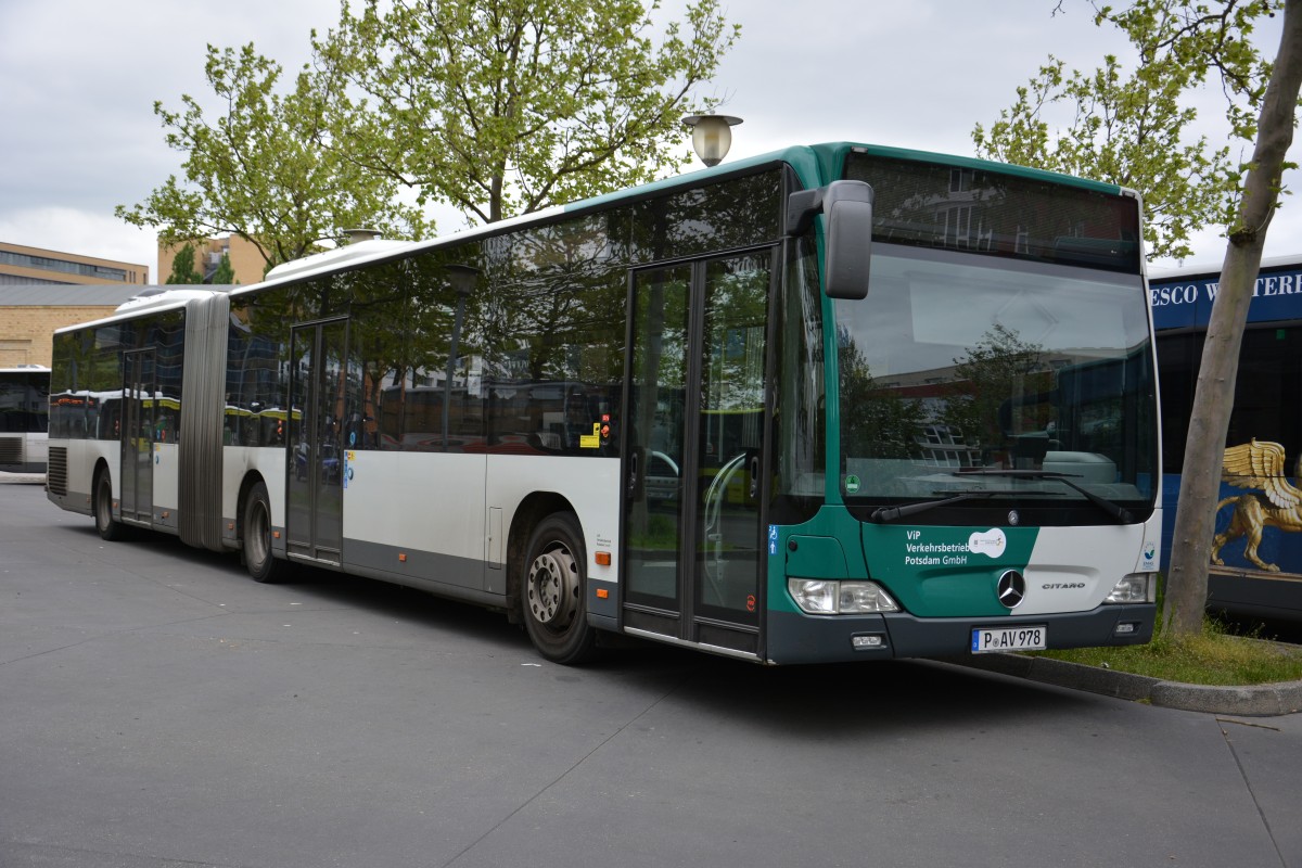 P-AV 978 steht am 10.05.2015 am Hauptbahnhof in Potsdam. Aufgenommen wurde ein Mercedes Benz Citaro Facelift.