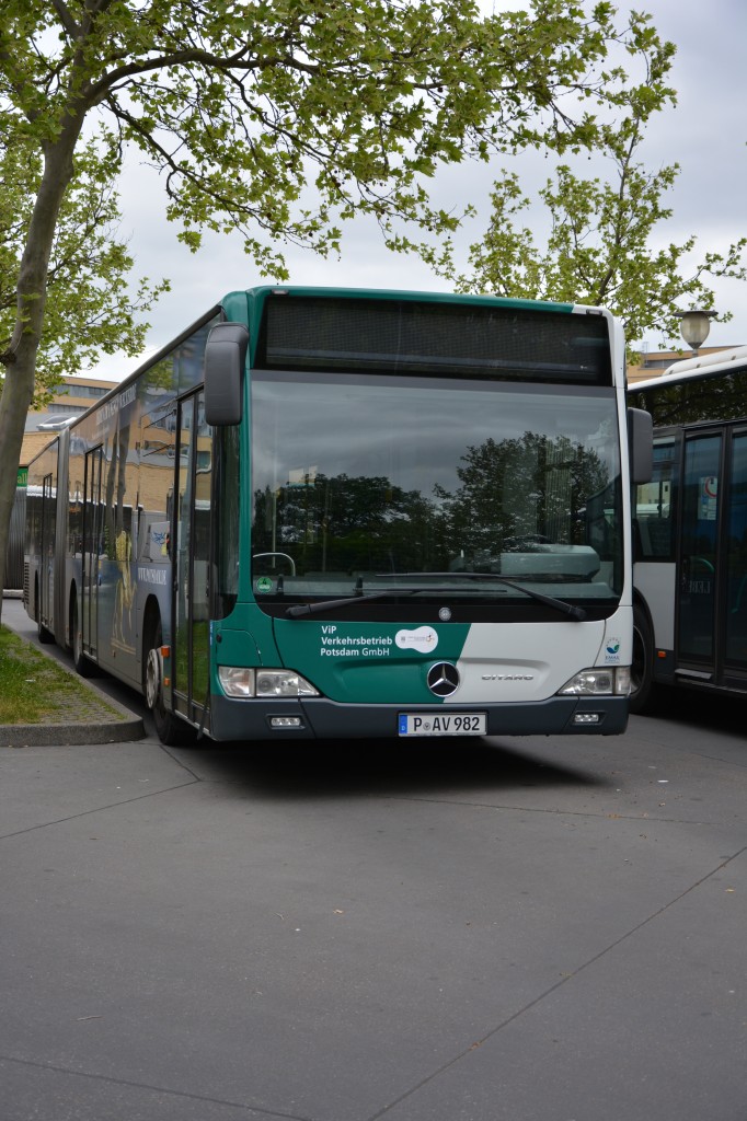 P-AV 982 steht am 10.05.2015 am Hauptbahnhof in Potsdam. Aufgenommen wurde ein Mercedes Benz Citaro Facelift.