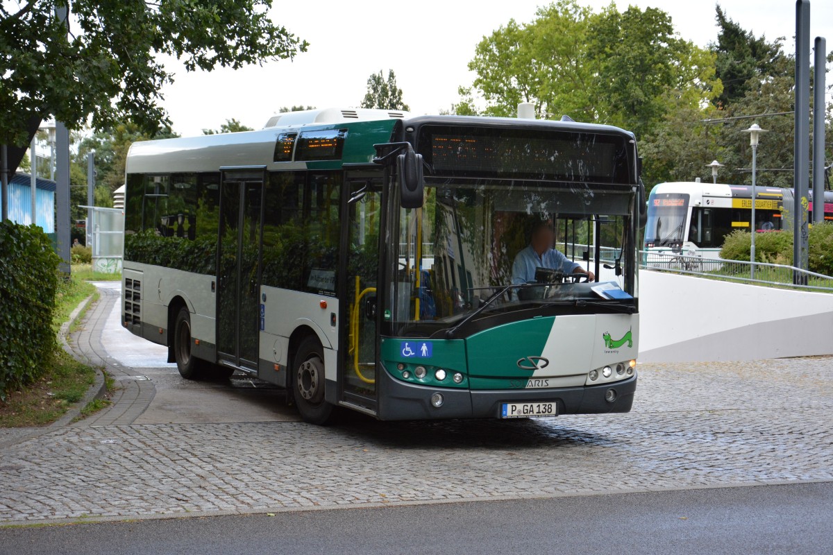 P-GA 138 fährt am 16.08.2014 auf der Linie 698 nach Nedlitz, Weißer See.