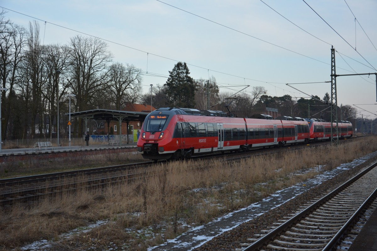RB 18672 (442 630) mit RB 28824 nach Wustermark und Schönefeld Flughafen. Aufgenommen am 05.02.2014 Potsdam-Griebnitzsee.
