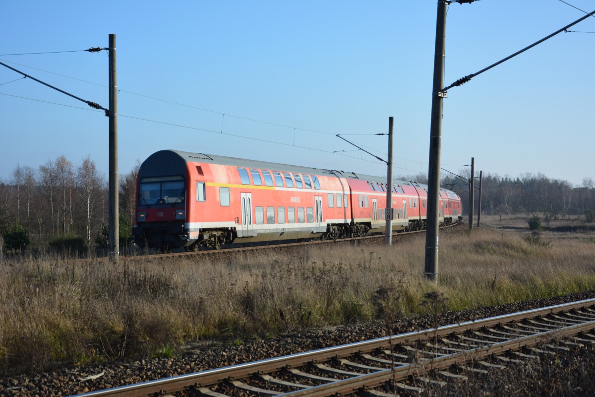 RE 3 auf dem Weg nach Stralsund. Aufgenommen am 07.12.2014,  Groe Kurve  bei Genshagen.
