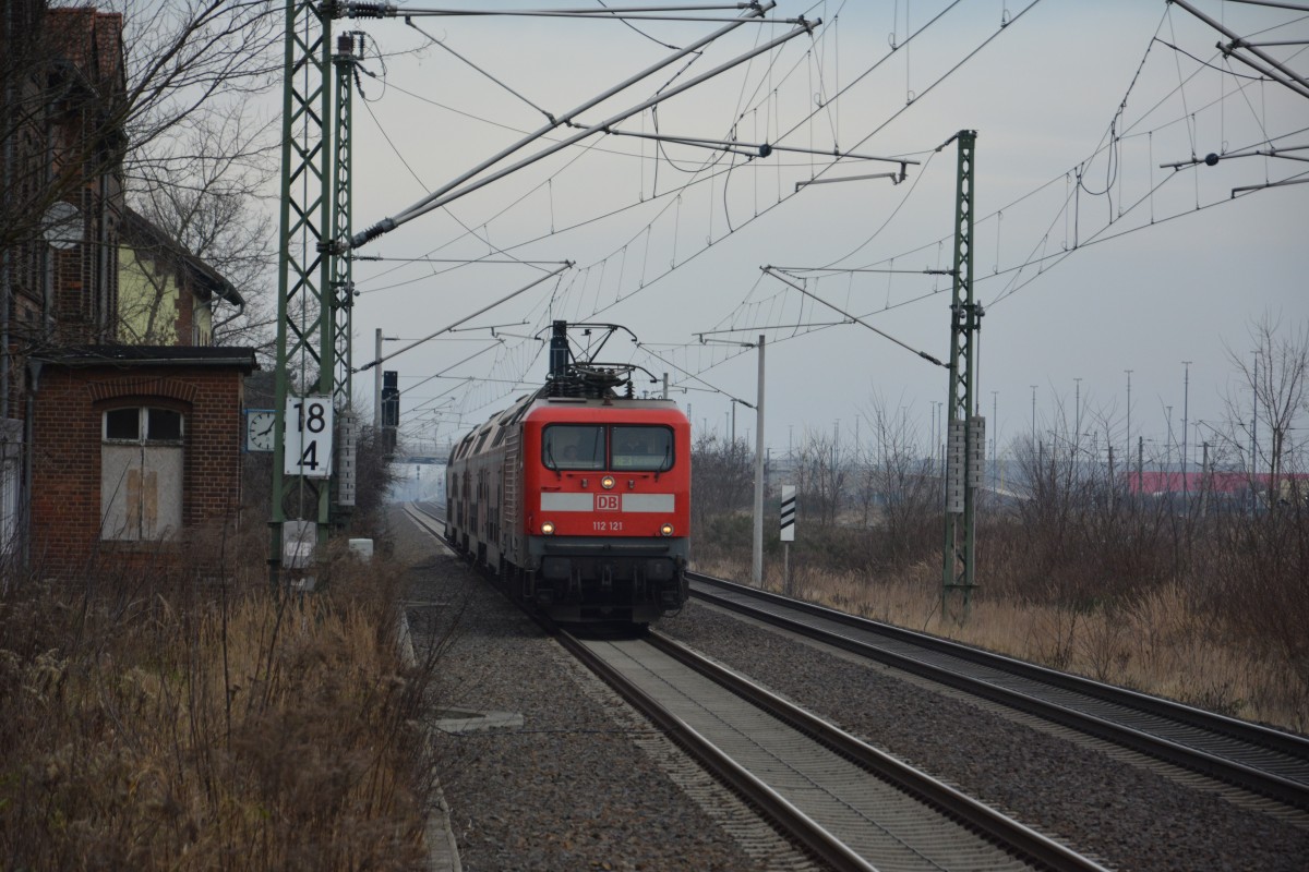 RE(3)18347 (112-121) von Schwedt Oder nach Rangsdorf bei der Durchfahrt Großbeeren. Aufgenommen am 18.12.2013.
