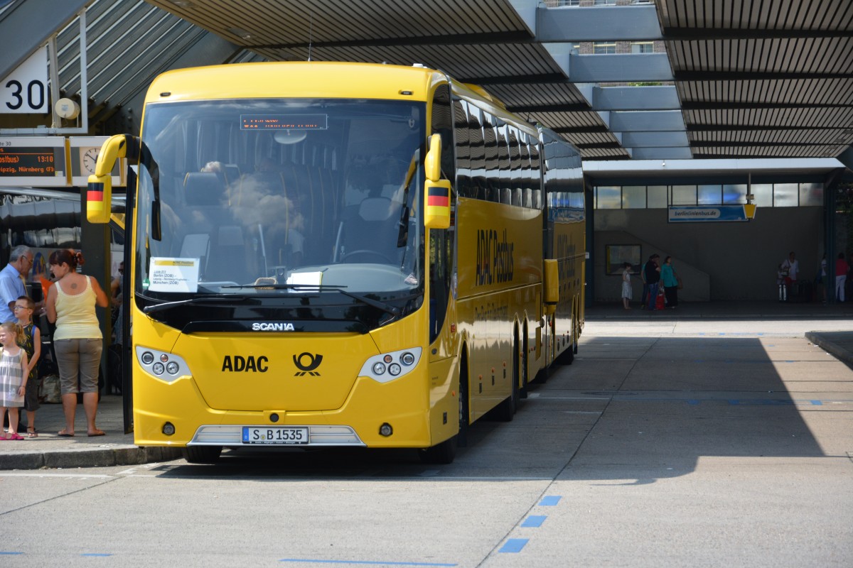 S-B 1535 (Scania OmniExpress) wurde am 18.07.2014 auf dem ZOB in Berlin aufgenommen.