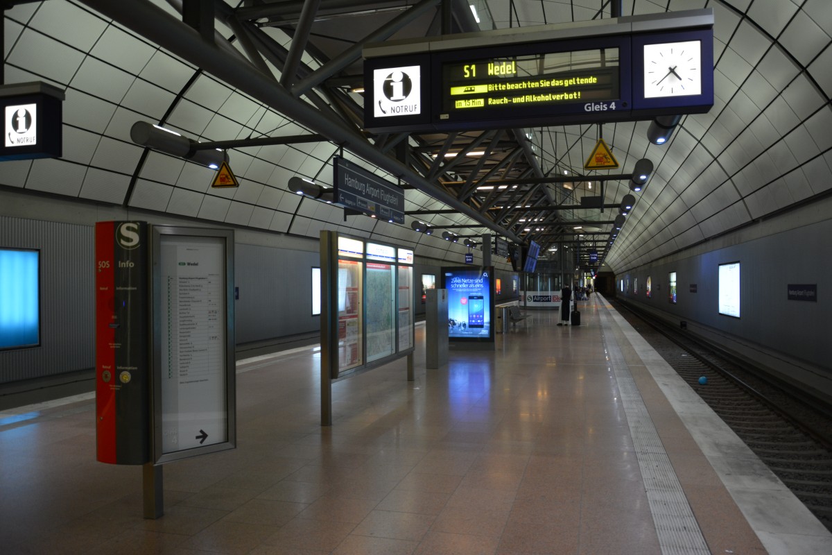 S-Bahnhof Hamburg Airport (Flughafen) am 11.07.2015.