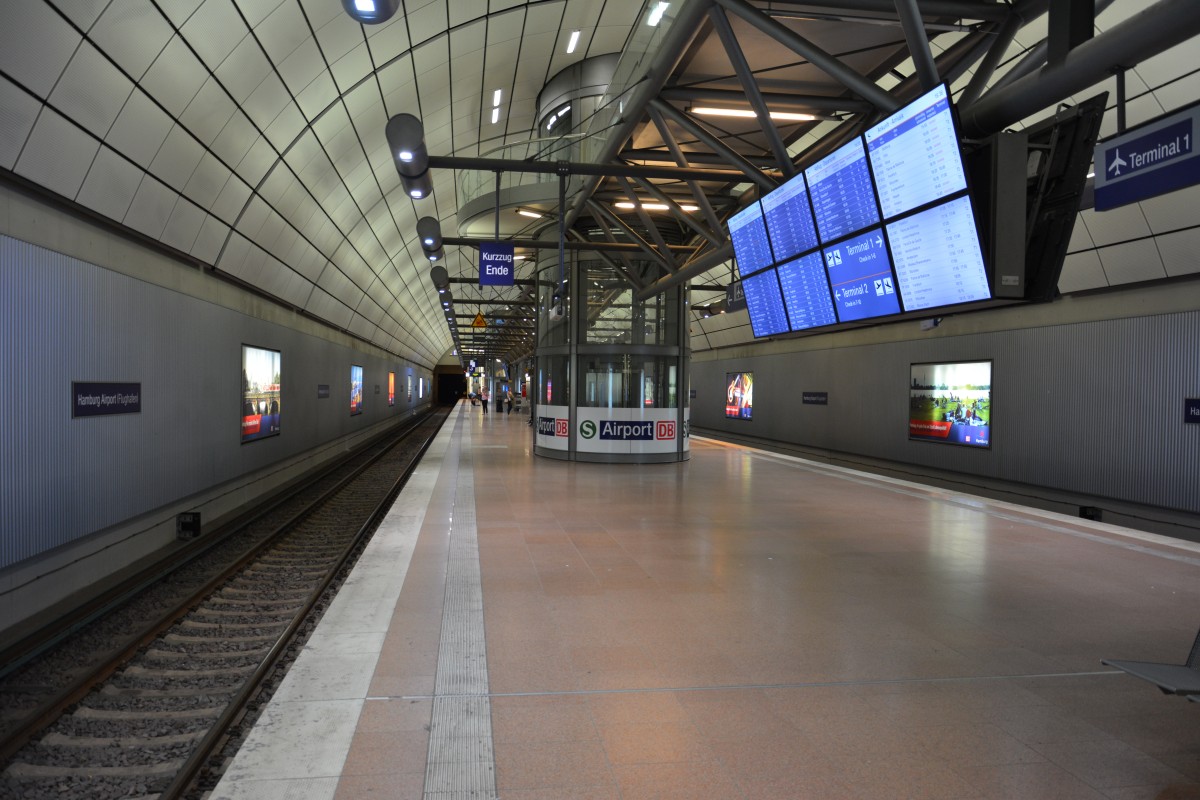 S-Bahnhof Hamburg Airport (Flughafen) am 11.07.2015.