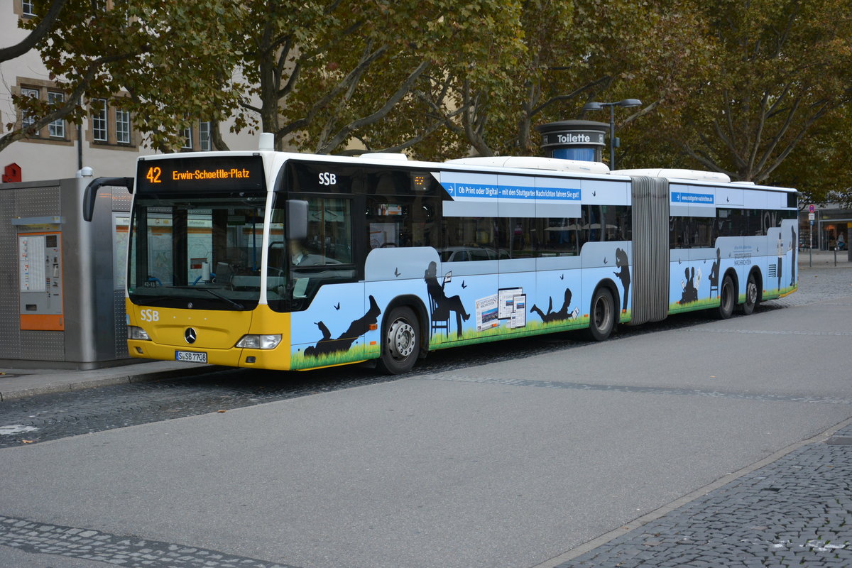 S-SB 7708 fährt am 19.10.2015 auf der Linie 42. Aufgenommen wurde ein Mercedes Benz CapaCity / Stuttgart Schlossplatz.
