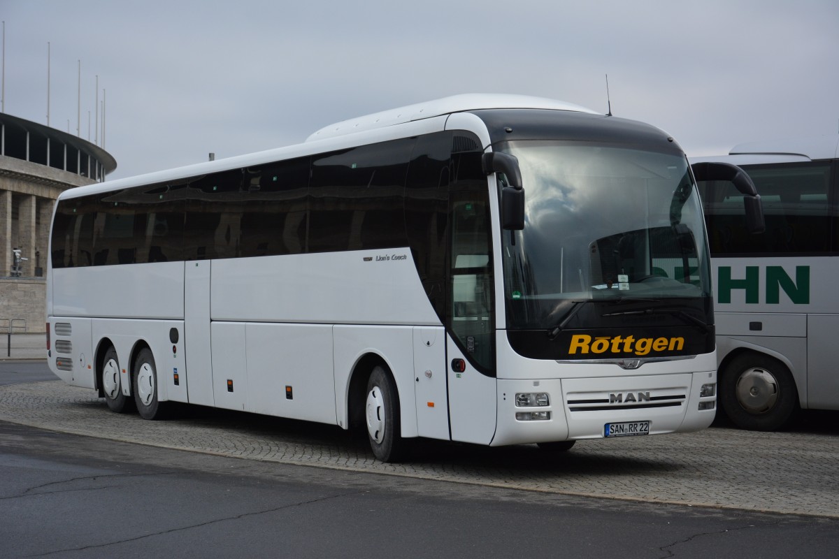 SAN-RR 22 (MAN Lion's Coach) steht am 24.01.2015 in Berlin Coubertinplatz.
