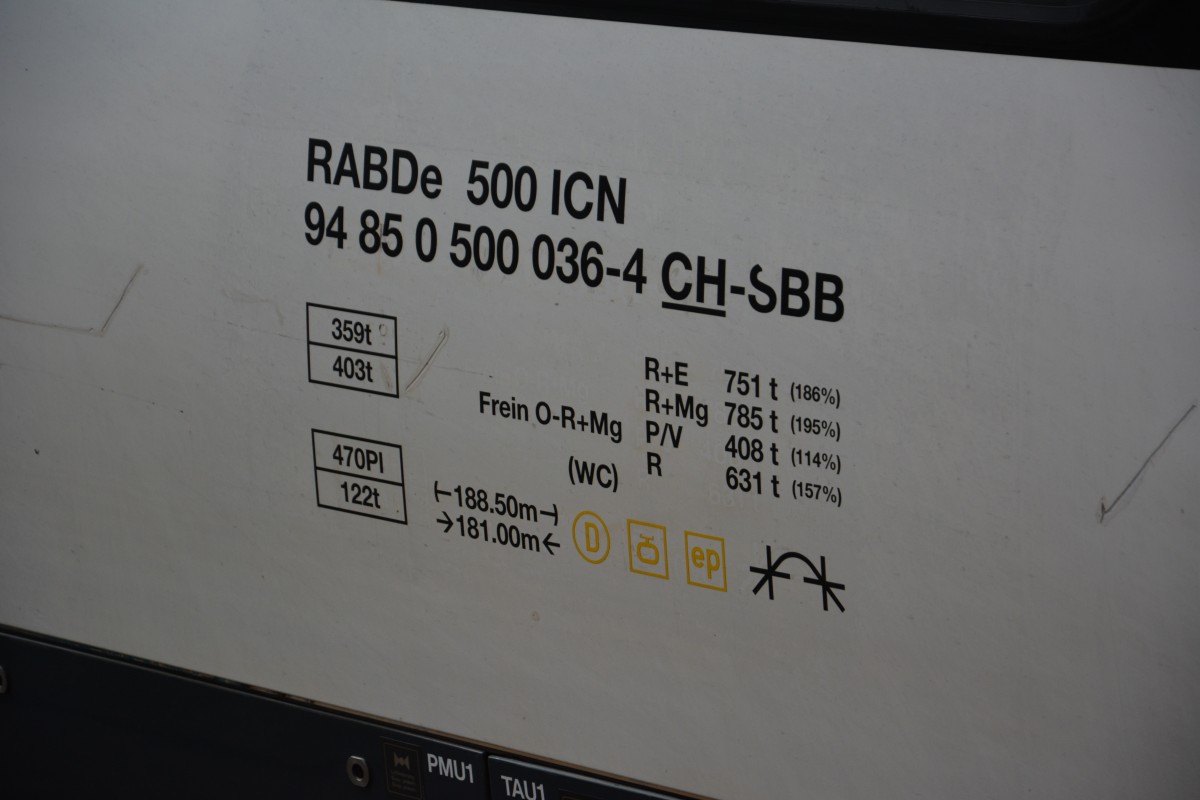 SBB RABDe 500  Minister Kern  steht am 07.06.2015 im Bahnhof Basel SBB.
