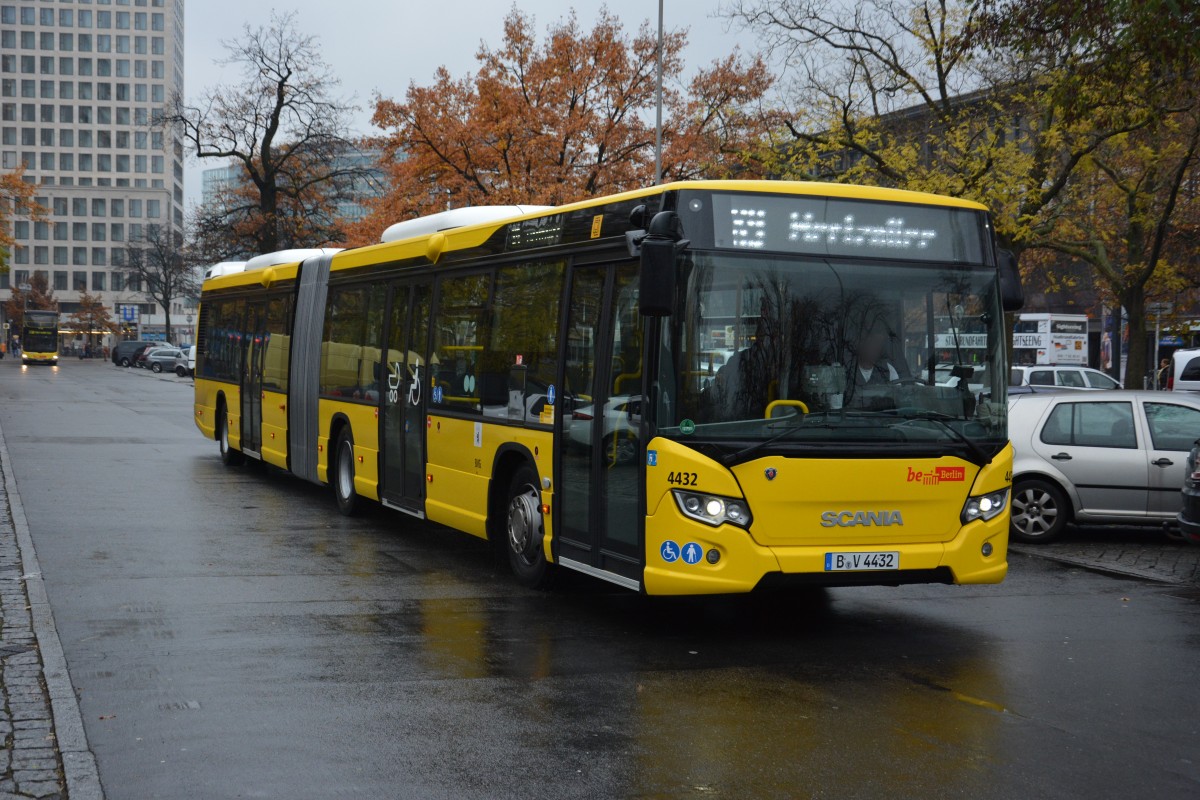 Scania Citywide der BVG mit dem Kennzeichen B-V 4432 auf der Linie X9 am Bahnhof Zoo. Aufgenommen am 19.11.2014.