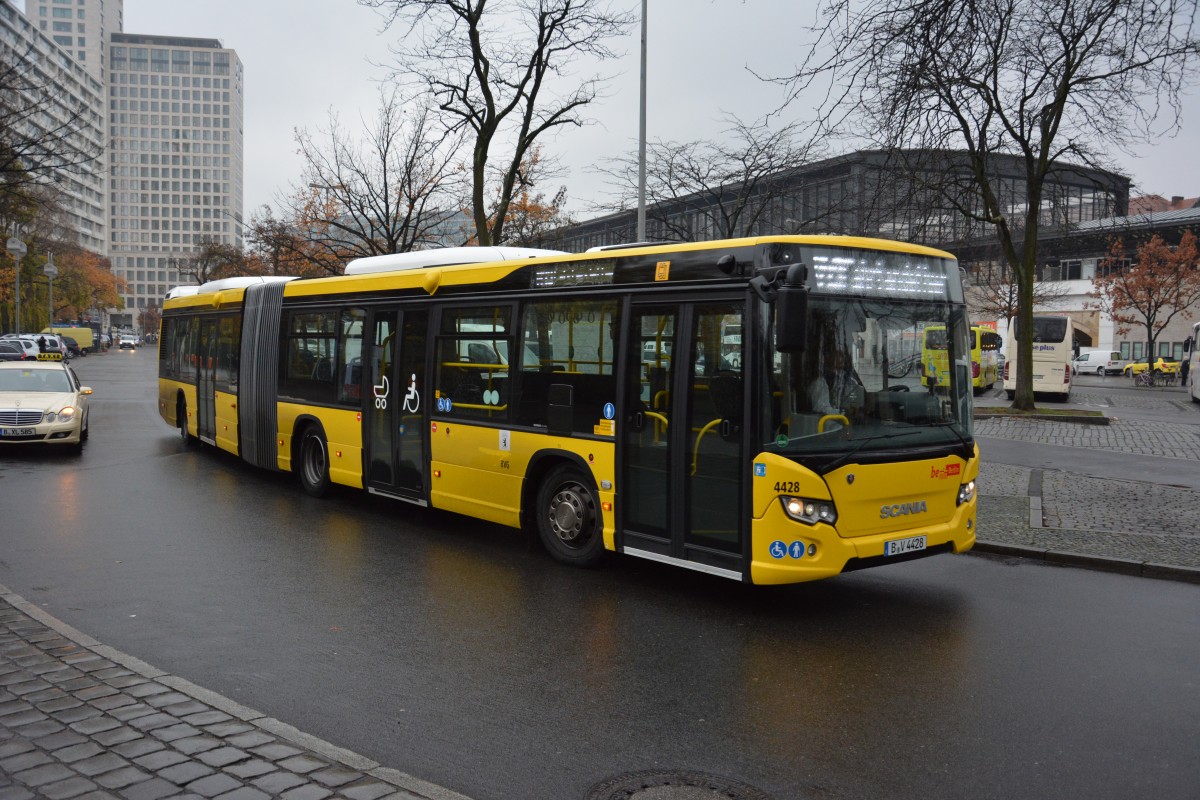 Scania Citywide der BVG mit dem Kennzeichen B-V 4428 auf der Linie M49 am Bahnhof Zoo. Aufgenommen am 19.11.2014.