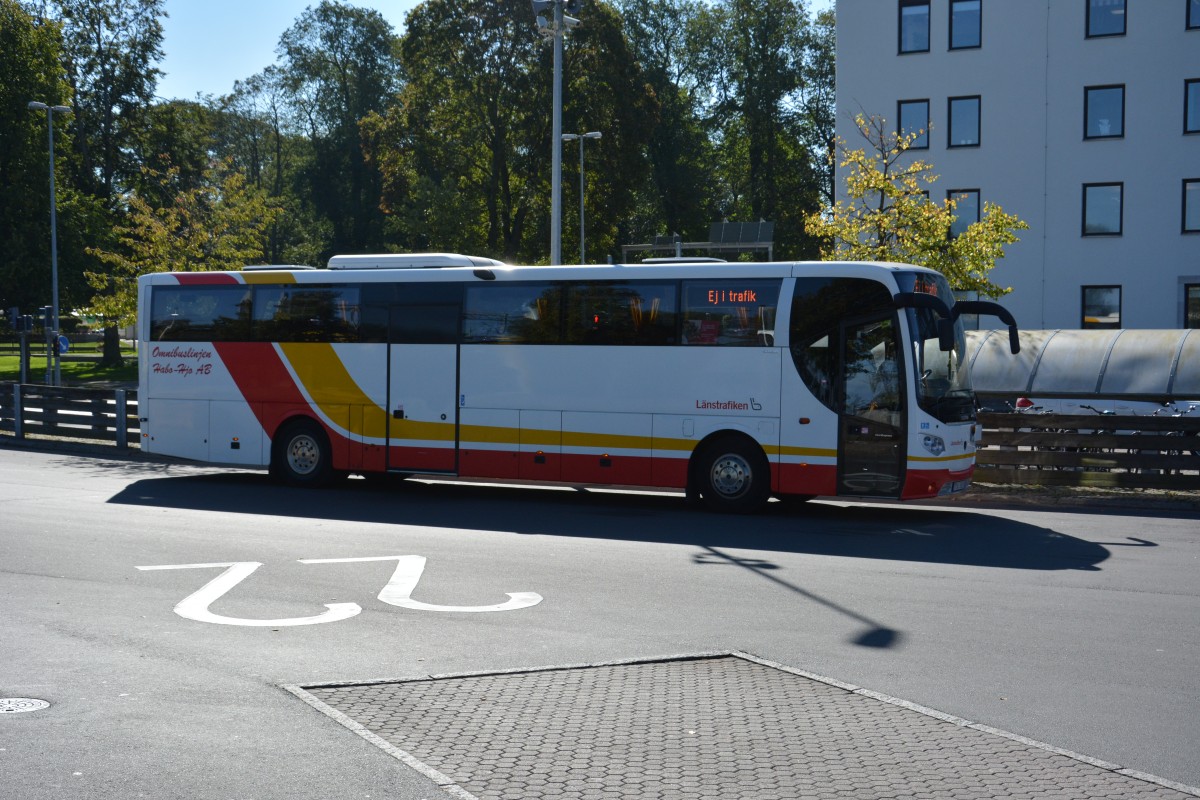 Scania OmniExpress mit dem Kennzeichen TYA 595. Abgestellt am 15.09.2014 Bahnhof Jnkping.