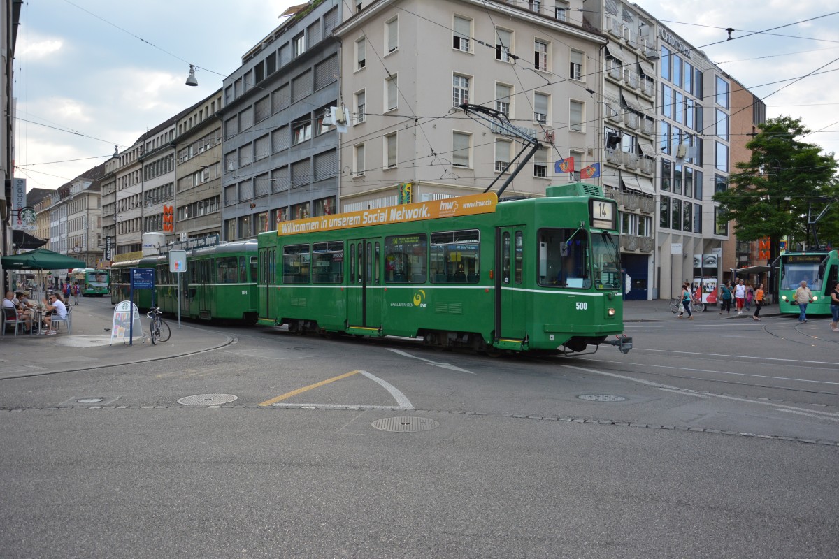 Schindler Cornichons  500  der BVB fährt am 07.06.2015 auf der Linie 14 zum Messeplatz. Aufgenommen am Claraplatz in Basel.