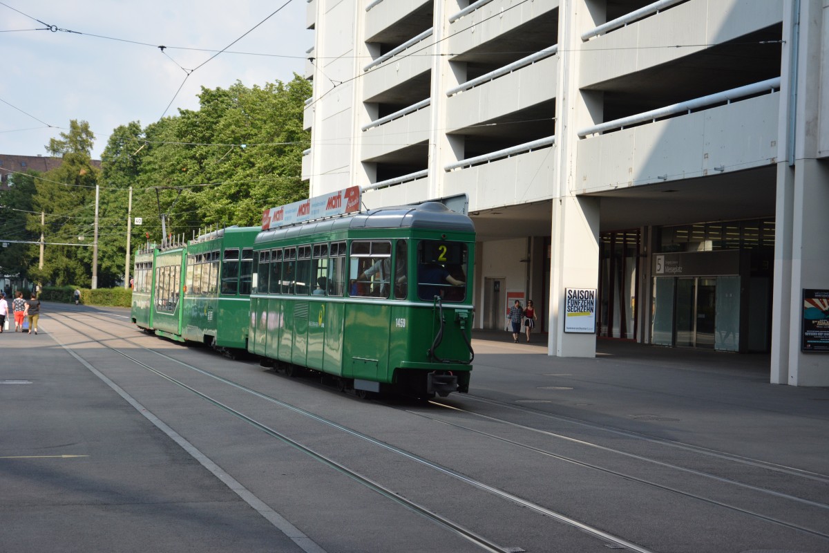 Schindler - Guggummere  662  und Anhängewagen der Firma Schindler Schweizer Standardwagen  1459  fährt am 07.06.2015 zum Badischen Bahnhof. Aufgenommen am Messeplatz in Basel. 