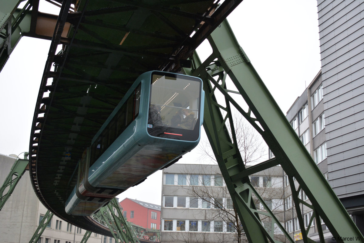 Schwebebahn Nummer 10 wurde am 02.02.2018 zwischen den Haltestellen Hauptbahnhof und Kluse.