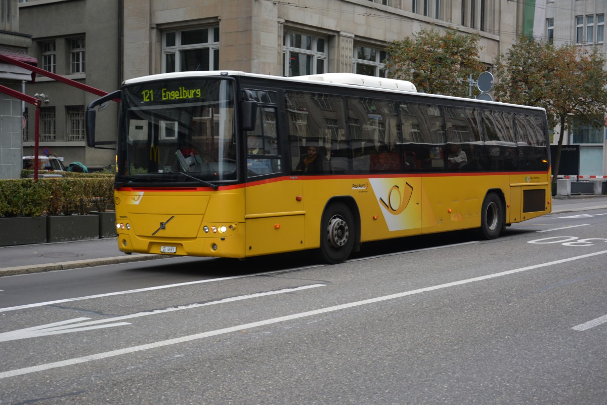 SG-4693 fährt am 14.10.2015 auf der Linie 121. Aufgenommen wurde ein Volvo 8700 in der Innenstadt von St. Gallen.

