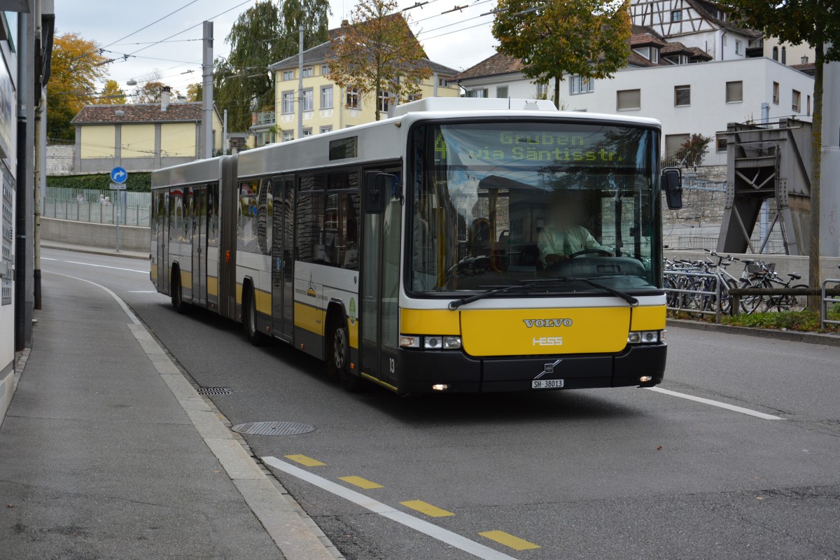 SH-38013 fährt am 07.10.2015 auf der Linie 4. Aufgenommen wurde ein Volvo /Hess. Verkehrsbetriebe Schaffhausen / Schaffhausen Bahnhofstrasse.
