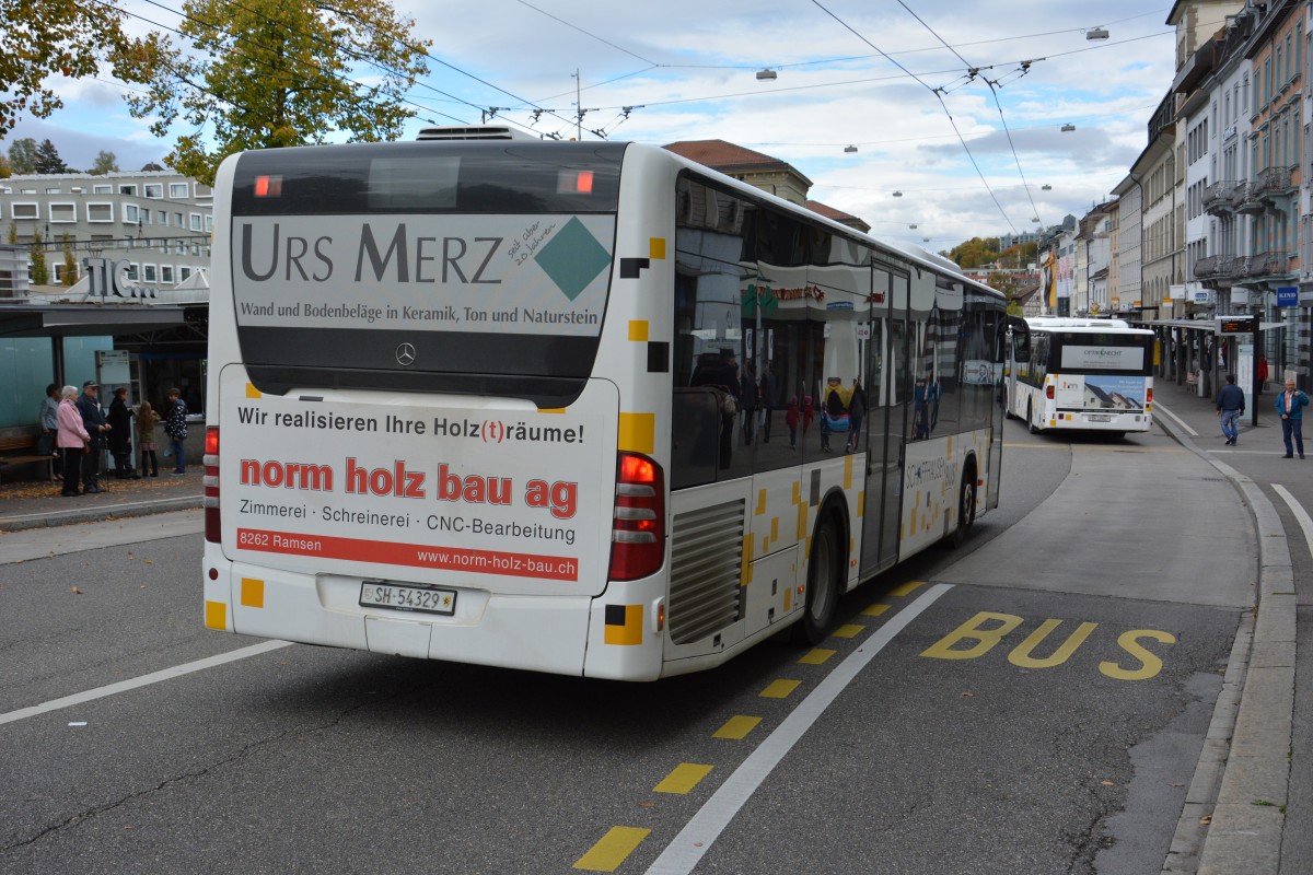 SH-54329 fährt am 07.10.2015 durch Schaffhausen. Aufgenommen wurde ein Mercedes Benz Citaro Facelift Ü / Schaffhausen Bus / Schaffhausen Bahnhofstrasse.
