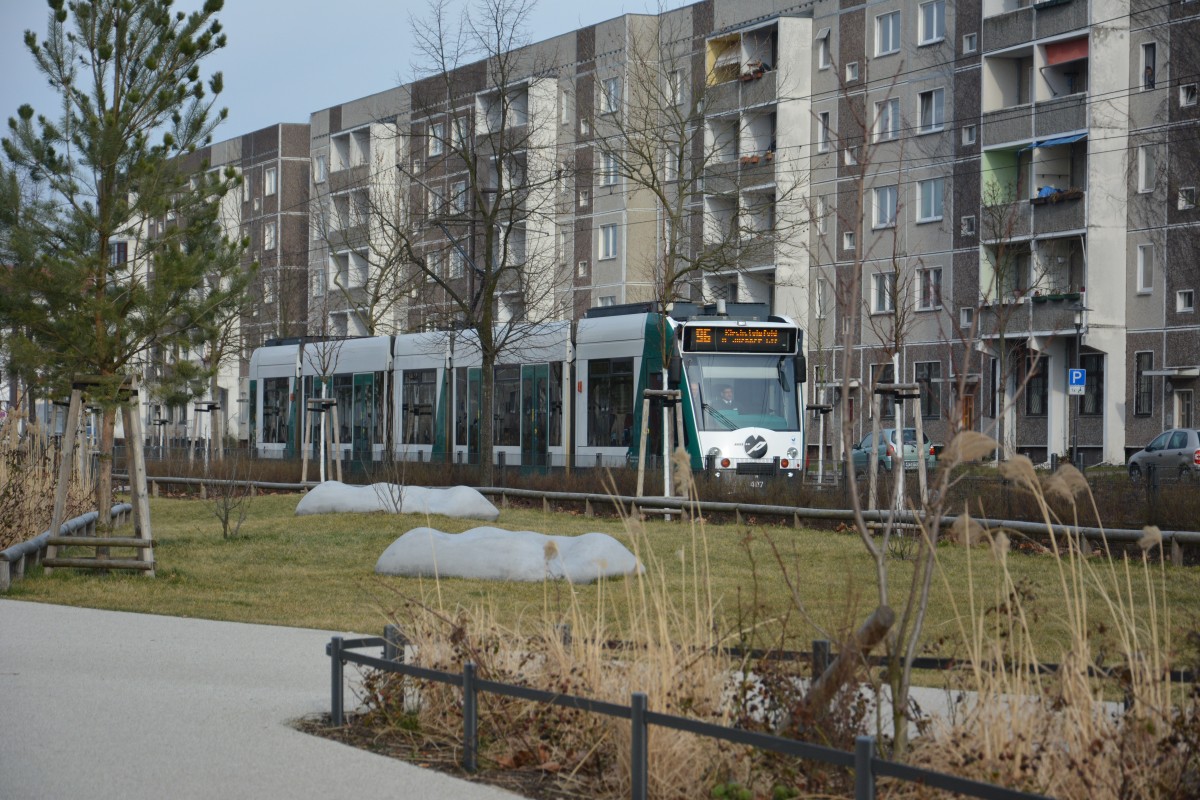Siemens Combino  407 Basel  fährt am 07.03.2015 auf der Linie 96. Aufgenommen in Potsdam Drewitz. 