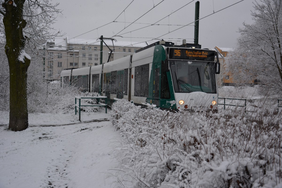 Siemens Combino 412  Ijburg  unterwegs auf der Linie 96 am 26.12.2014 Robert-Baberske-Strae.

