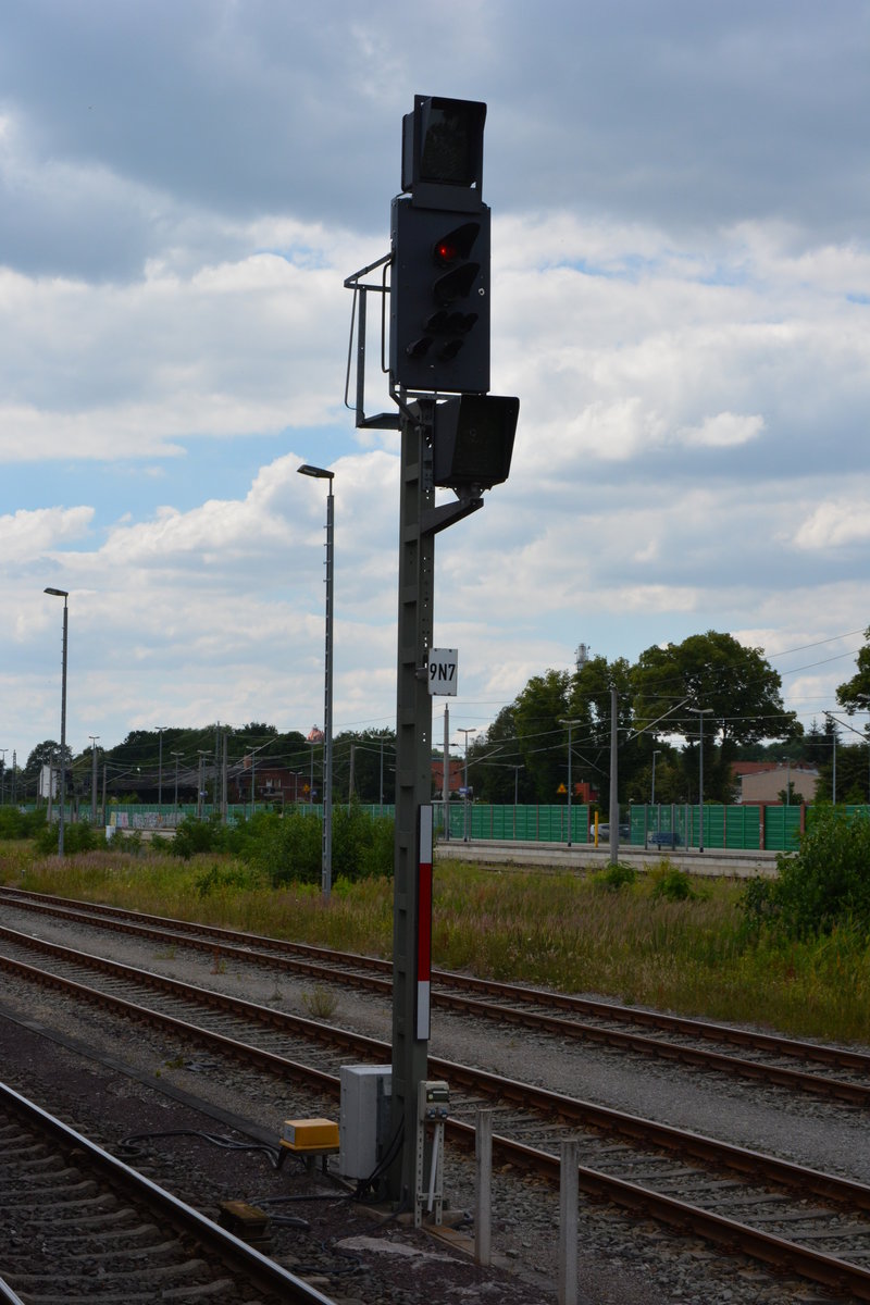 Signal im Bahnhof Rathenow. Aufgenommen am 26.06.2016.